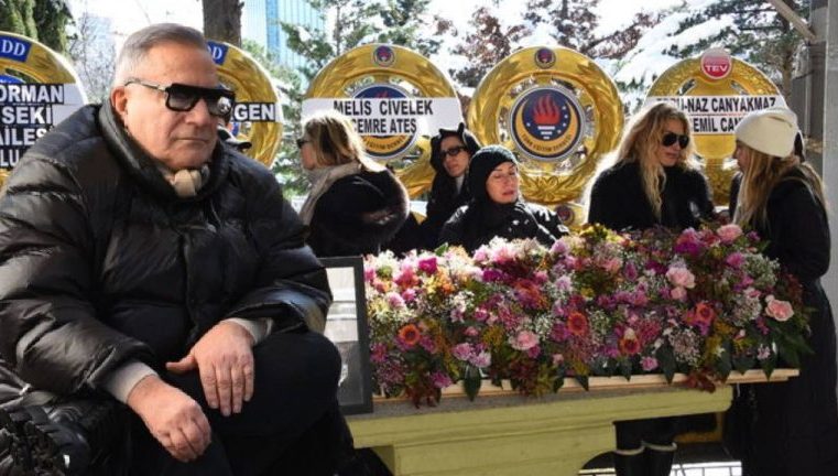 Ünlü Mehmet Ali Erbil sanat dünyasını yasa boğdu