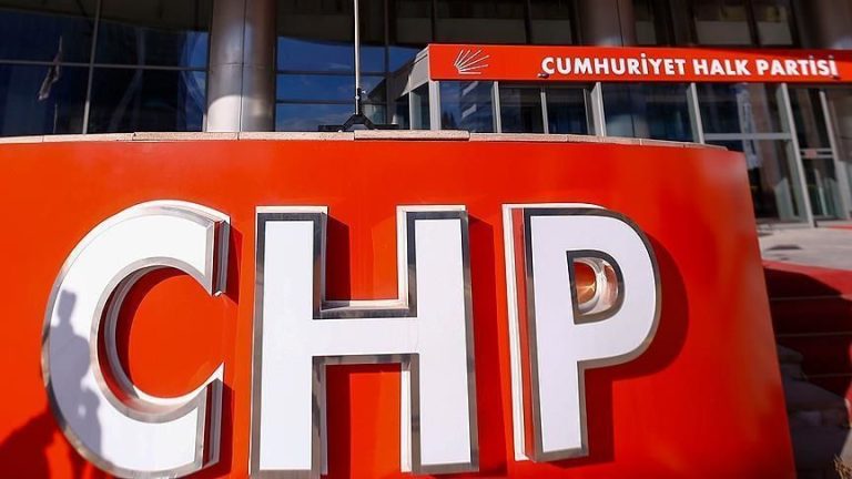 CHP’de şok istifa!