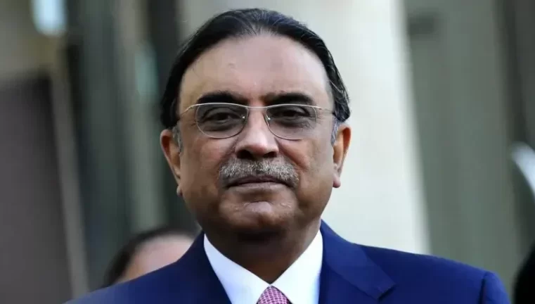 Uçaktan İnerken Talihsizlik: Pakistan Cumhurbaşkanı Zardari’nin Sağlık Durumu Gündemde