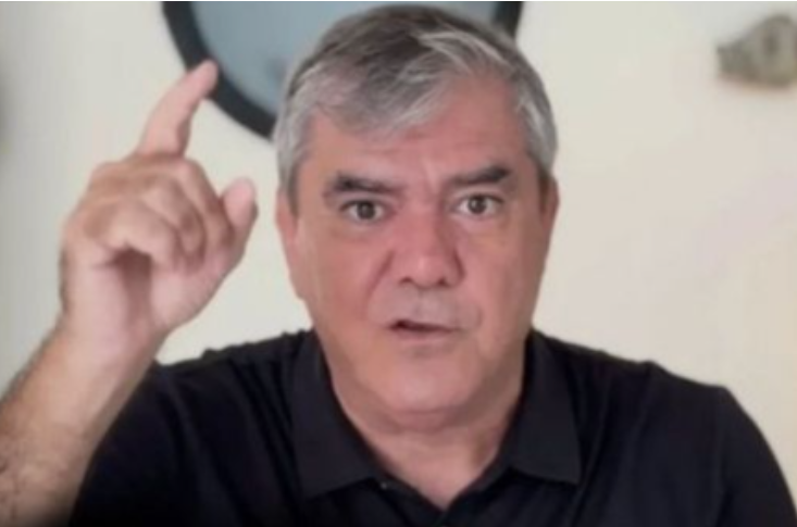 Arkasında Bakın Kim Var