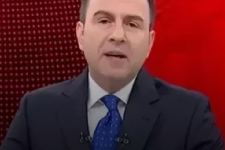 Ekibiyle Birlikte Ayrıldı