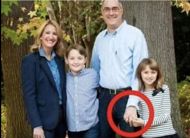 Fotoğrafın zararsız olduğunu düşünmüştüm ta ki daha yakından baktığımda