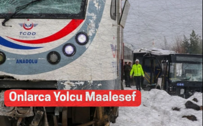 DİYARBAKIR’DA BELEDİYE OTOBÜSÜ İLE TREN ÇARPIŞTI