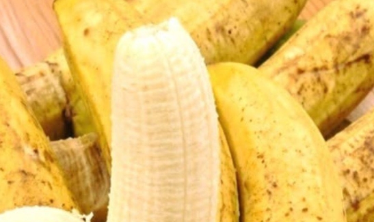 Doktorlar, sabah ilk iş olarak muz yemenin beklenmedik sağlık sorunlarına yol açabileceğini açıkladı.