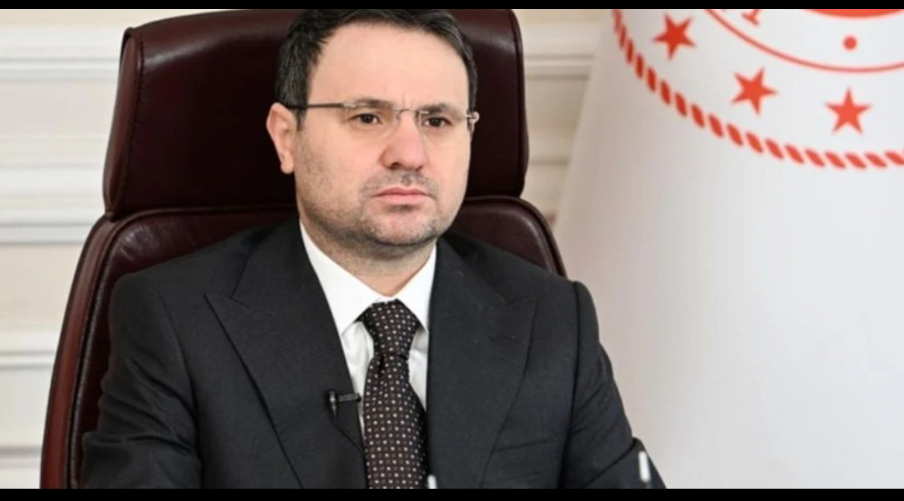 Bakan Gürlek’i taşıyan uçak Diyarbakır’a inemedi