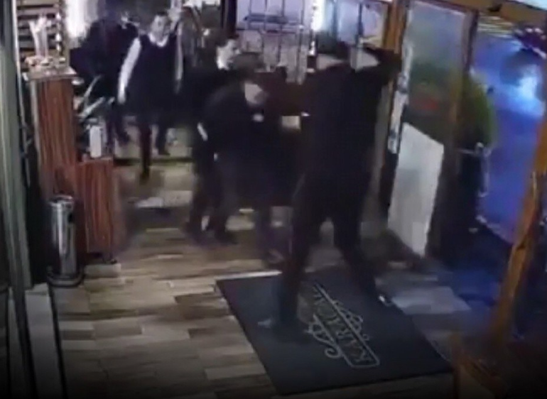 CHP’li isim restoranda darbedildi