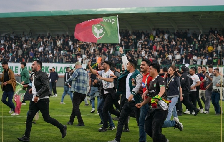 Amedspor tarihinde ilk kez Süper Lig’e yükseldi