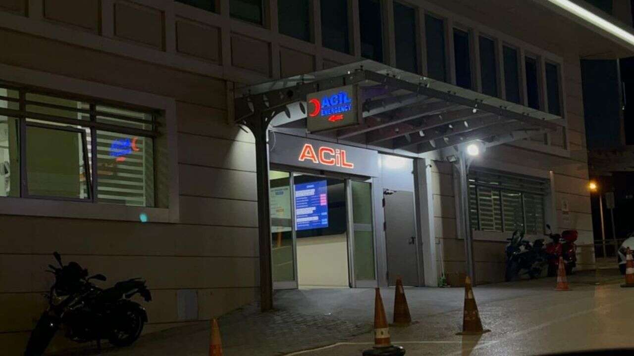 AK Partili isim havaalanında rahatsızlandı
