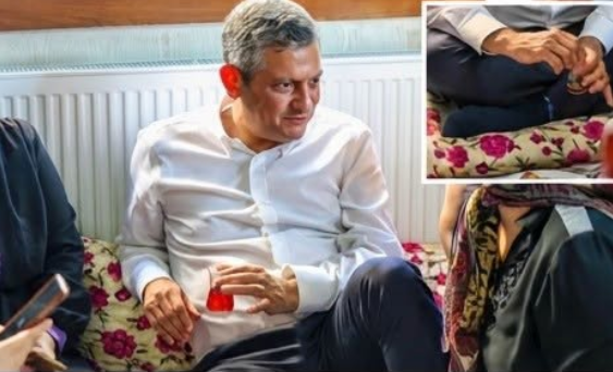 Bakın Çorabında Ne Yazıyor