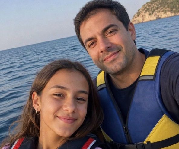 Torunum, Amcasıyla Çıktığı Deniz Gezisinden Bir Daha Dönmedi… Ama Yedi Yıl Sonra Eski Can Yeleğinin İçinden Çıkan Bir Paket, Beni Hemen Polisi Aramaya Mecbur Bıraktı…
