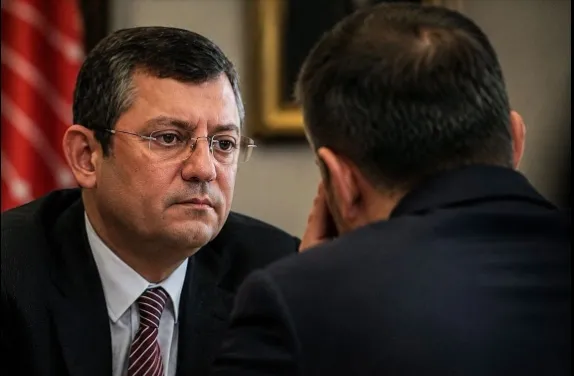 O isim ağlayarak Özgür Özel’e anlattı!