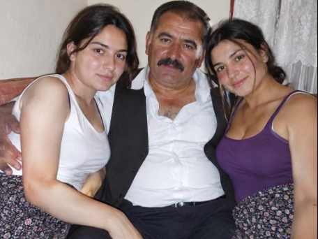 İKİ GENÇ KIZ OLARAK KÖYÜN AĞASINA KUMA OLARAK GİTTİK