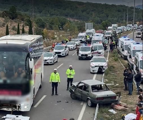 Yolcu otobüsü otomobille çarpıştı!