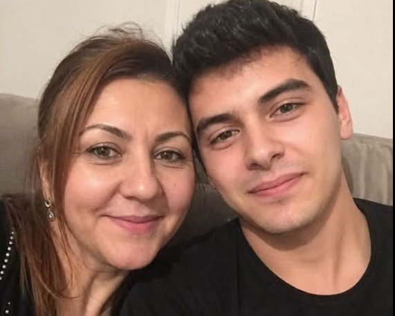 44 Yaşındayım dulum benden yaşça küçük bir adamla