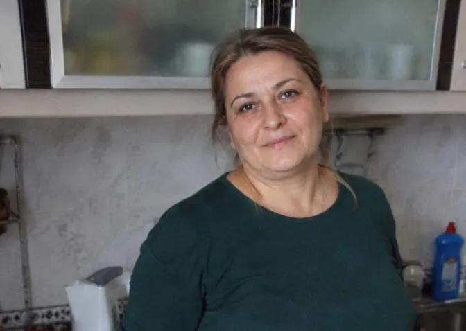 55 YAŞINDA DULUM, KOCAM ERKEN YAŞTA VEFAT ETTİ. YILLARDIR EVİMDE TEK BAŞIMA YAŞIYORDUM. ANCAK BİR GECE ERKEK KOMŞUM KAPIMI ÇALIP İÇERİ GİRMEK İSTEDİ.